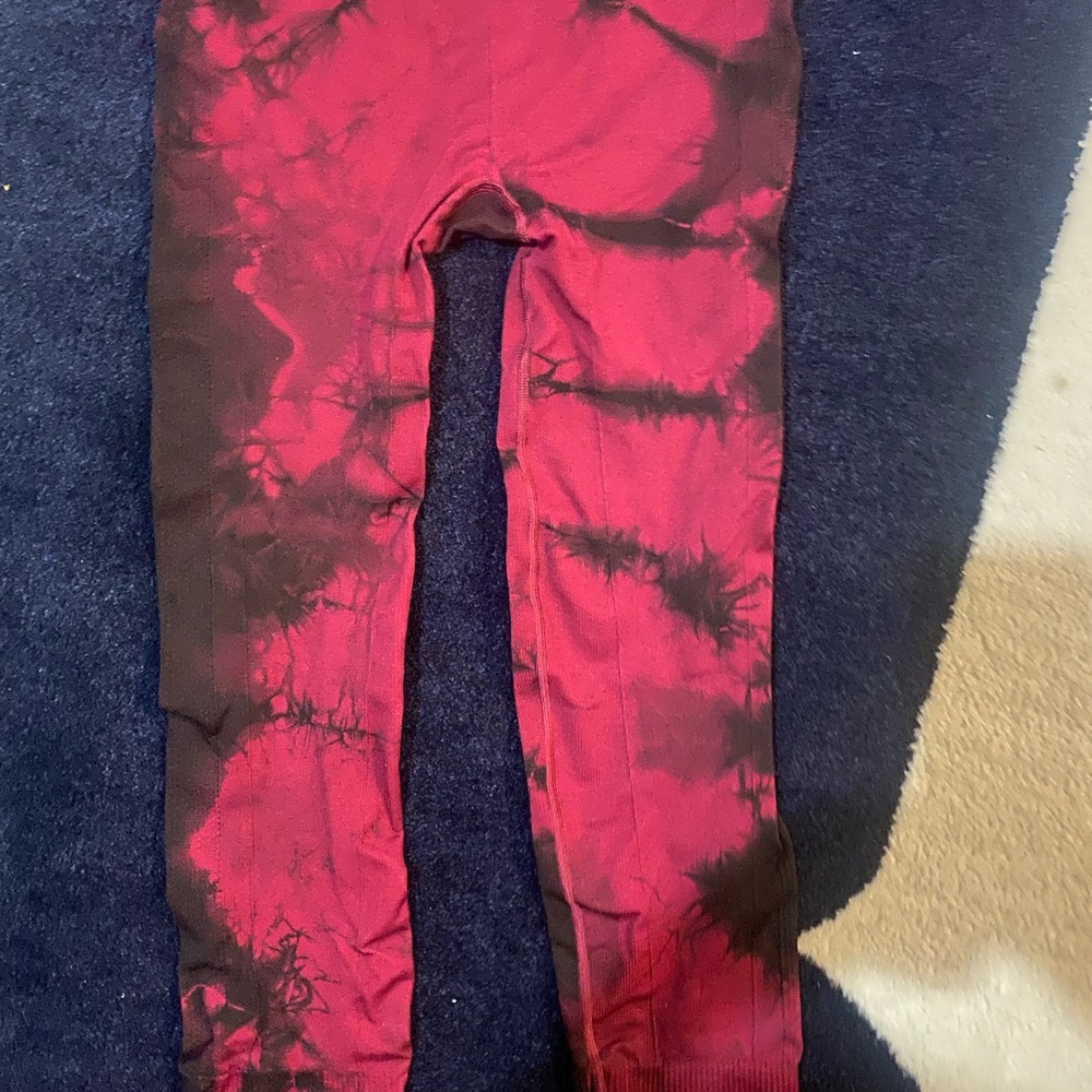 Lululemon Tie-Dye burgundy Leggings 7/8